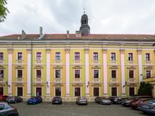 <p>Budynek Wydziału Filologii przy placu Nankiera 15&nbsp;</p>